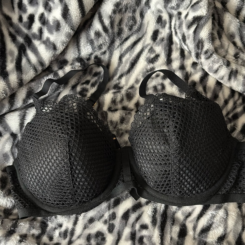 NWOT Victoria’s Secret black padded underwire bra